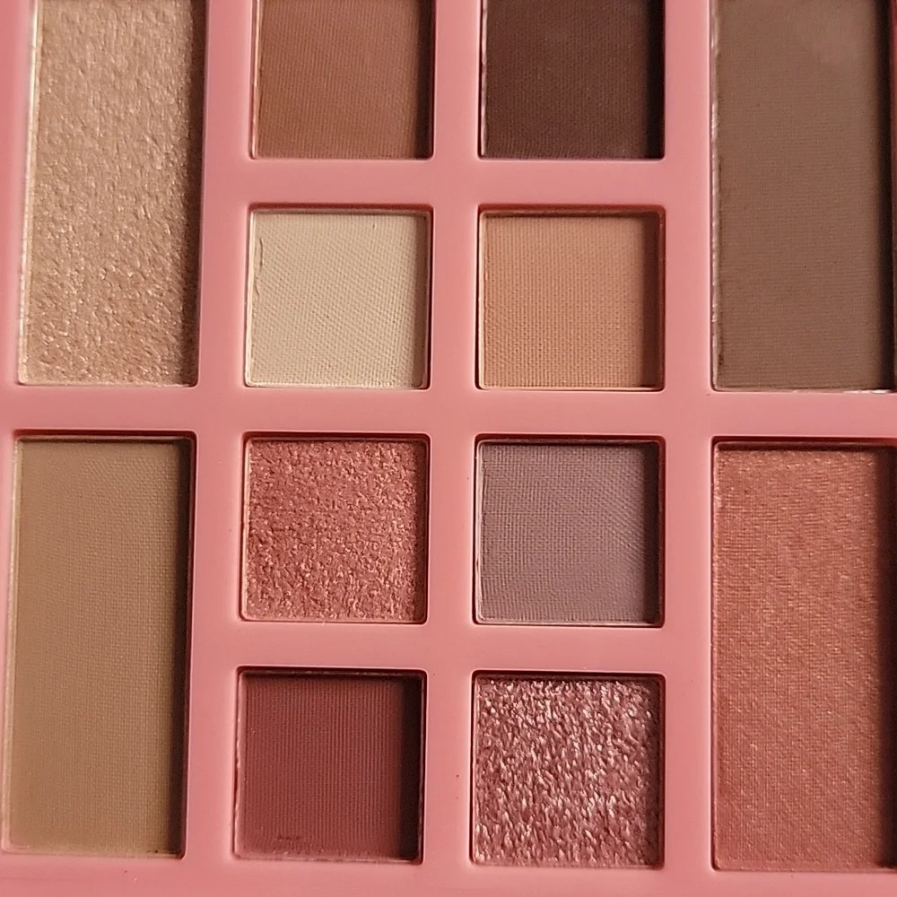 Ciate London Everyday Vacay Makeup Pallette. New with mirror. NWOT